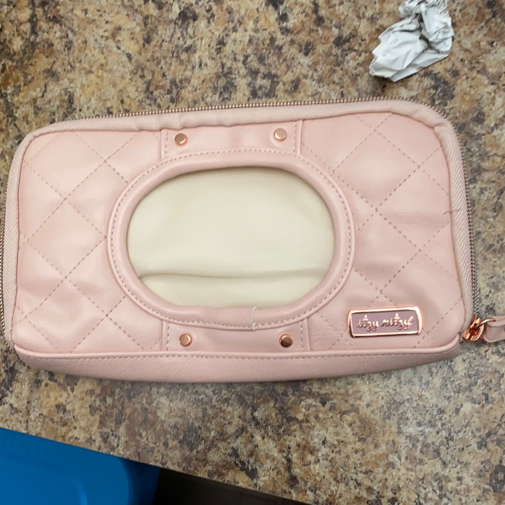 Itzy ritzy wipe holder